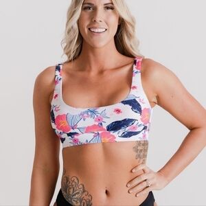 NWT Athletic Scoop Bikini Top Wild Flower